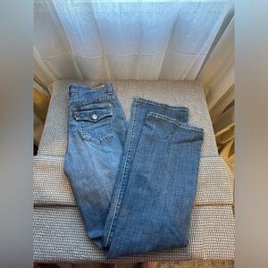 Levi’s 512 Slimming' boot cut stretch. Button-flap close back pockets size 6 S/C